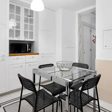 Cozy In Heart Of With Ac! Lisbon