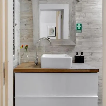 Cozy In Heart Of With Ac By Lisbeyond Διαμέρισμα