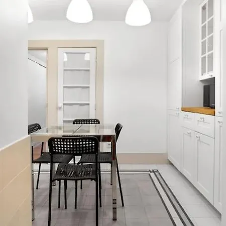 Appartamento Cozy In Heart Of With Ac By Lisbeyond *